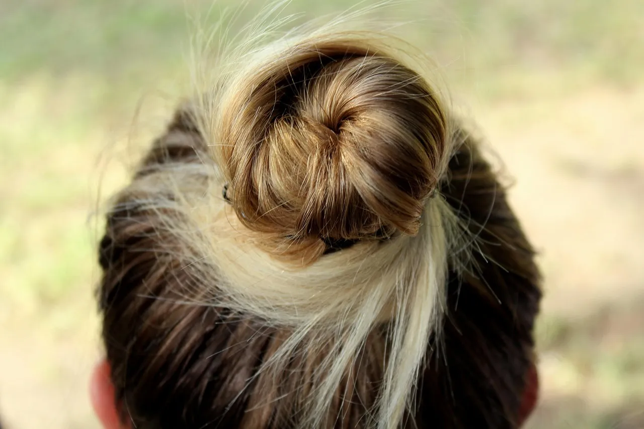 Messy Bun 2026: Anleitung für jeden Haartyp in 2 Minuten – Belissima Friseur Krems